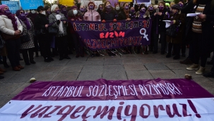 BAKIRKÖYDE KADINLARDAN İSTANBUL SÖZLEŞMESİNİN İPTALİ PROTESTOSU