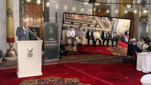 Nakşibendi töreninde cami içine kürsü ve protokol koltuğu kurdular...