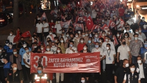 BEŞİKTAŞ'TA 30 AĞUSTOS COŞKUSU 'ZAFER YÜRÜYÜŞÜ' VE GÜLŞEN KONSERİYLE KUTLANDI