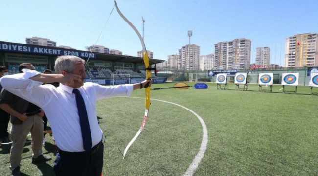 'Ya hak' deyip hedefi vuran AKP'li Başkan, 60 milyona okçuluk tesisi yapacak