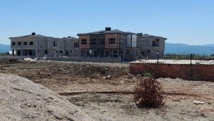 Edremit Belediyesi hem hukuka aykırı ruhsat veriyor, hemde mahkemeye itiraz ediyor!