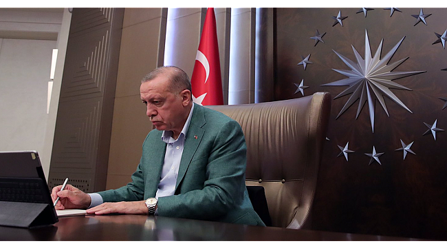 Erdoğan'dan gece yarısı atamaları: Yüzlerce kaymakamın görev yeri değiştirildi, 42 ile yeni jandarma komutanı atandı