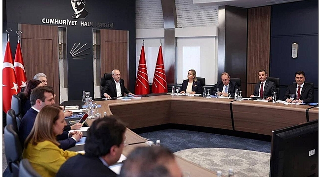 Sözcü yazarı Zeyrek: CHP yönetimi seçmenini her koşulda tıpış tıpış gidip oy verecek insanlar gibi gördüğü sürece Erdoğan ve ekibi aklımızla daha çok dalga geçer