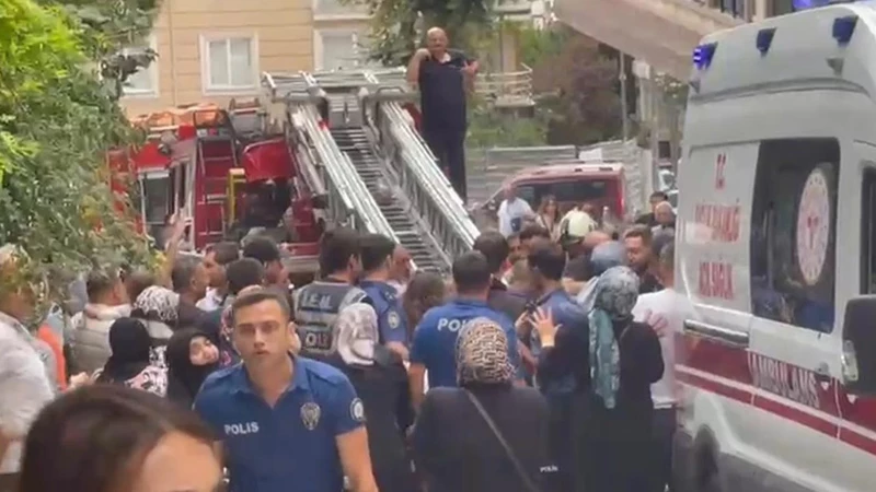 İstanbul'da 5 Katlı Binada Yangın! Ölü ve Yaralı Var