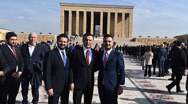 CHP İstanbul İl Başkanı Özgür Çelik ve Yönetimi Anıtkabir'de 