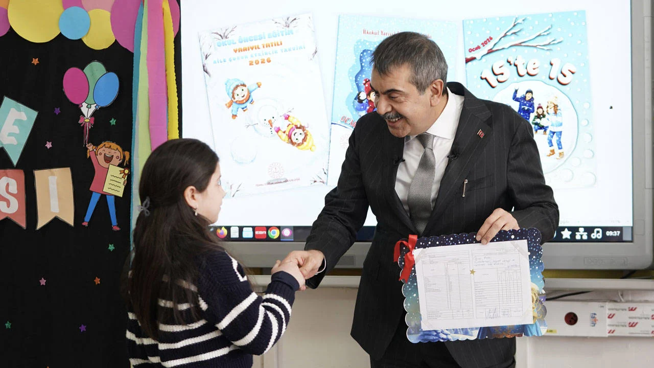 İlkokulda karnelerden Atatürk'ün kaldırılmasına ilişkin Bakan Tekin'den açıklama